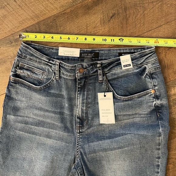 NWT! Judy Blue High Waist Relaxed Fit Skinny Jean. Size 15/32. - Picture 12 of 14